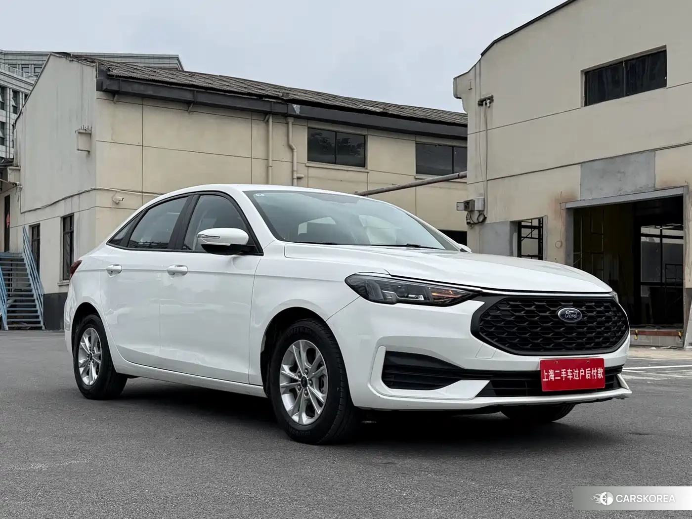 Ford Escort 2022 Белый из Китая