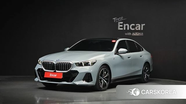 BMW 5 Series (G60) 2024 Светло-серебряный цвет из Кореи