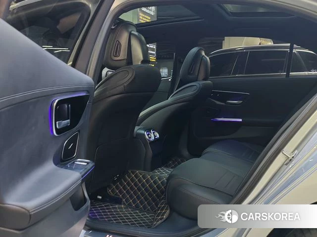Mercedes-Benz C-class 2023 Серебристо-серый из Китая
