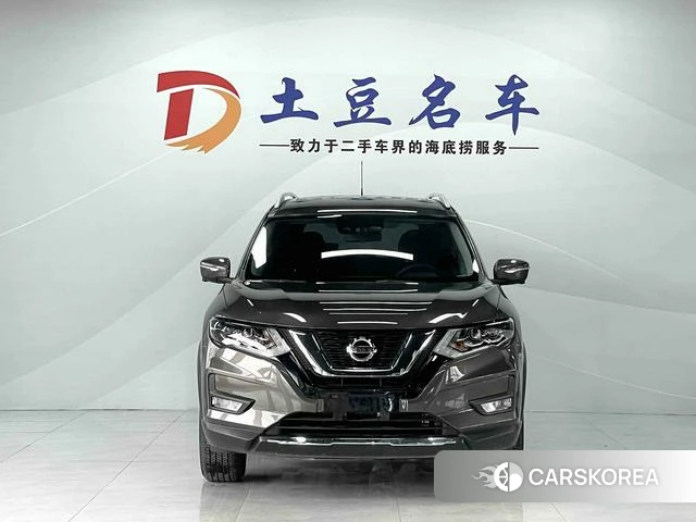 Nissan X-Trail 2023 Шампань из Китая