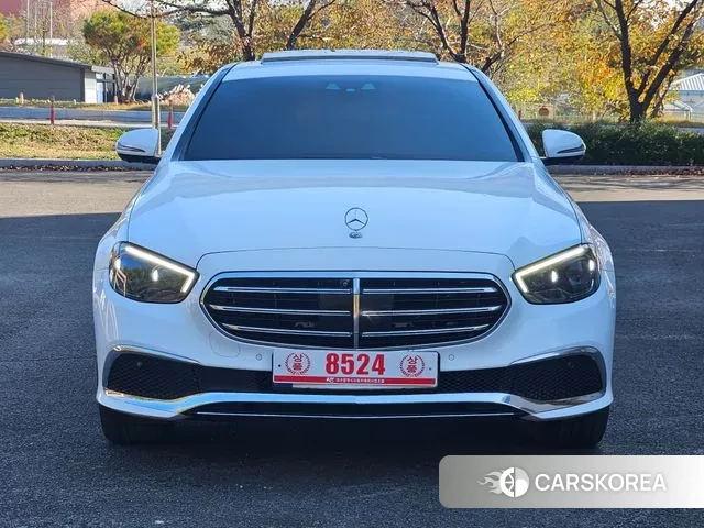 Mercedes-Benz E-Class W213 2022 Белый из Кореи