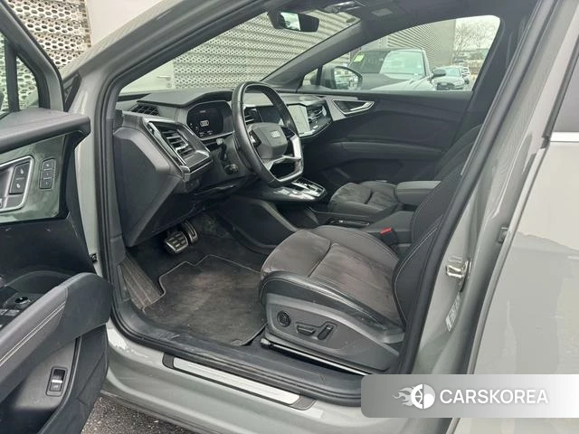 Audi Q4 2023 Темно-серый из Китая