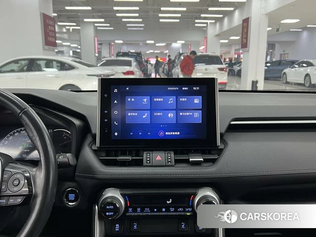 Toyota RAV4 2021 Белый из Китая