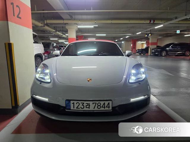 Porsche 718 Boxster 2021 Белый из Кореи