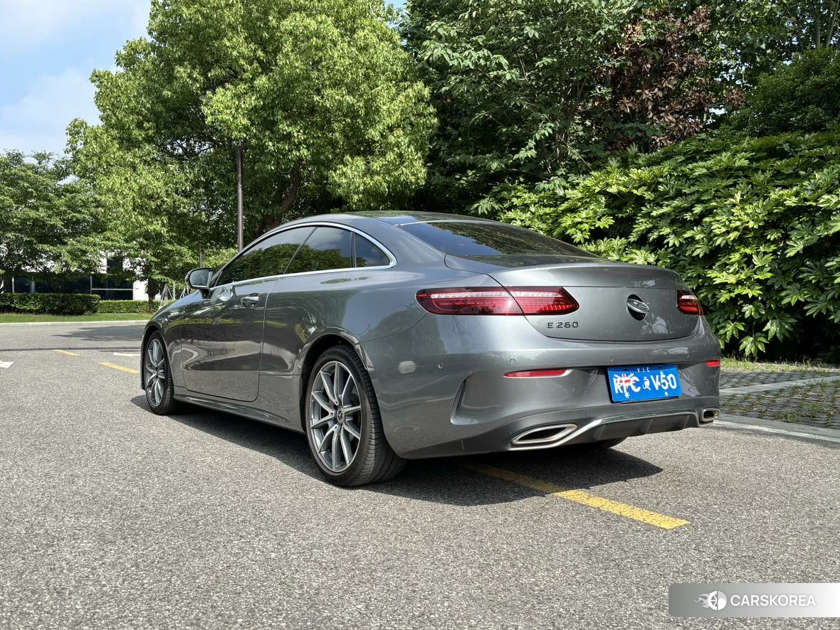Mercedes-Benz E-Class 2020 Серебристо-серый из Китая