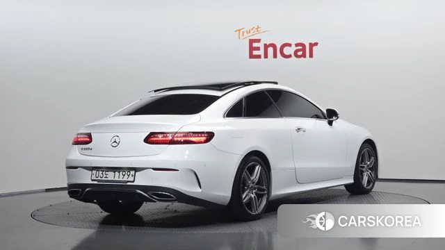 Mercedes-Benz E-Class W213 2018 Белый из Кореи