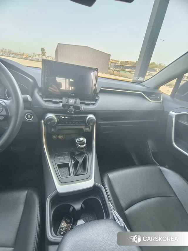 Toyota RAV4 2022 Черный из Китая