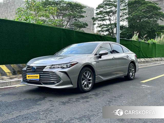 Toyota Avalon 2021 Серебристо-серый из Китая