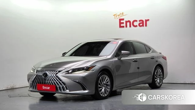 Lexus ES300h 7th generation 2023 Серебристо-серый из Кореи