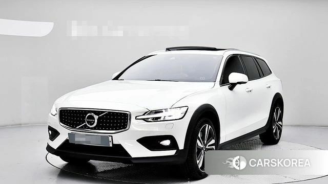 Volvo V60 Cross-Country 2nd Generation 2019 Белый из Кореи