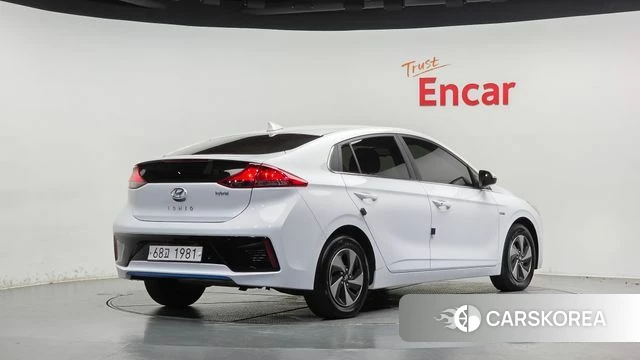 Hyundai Ionic Hybrid 2018 Белый из Кореи