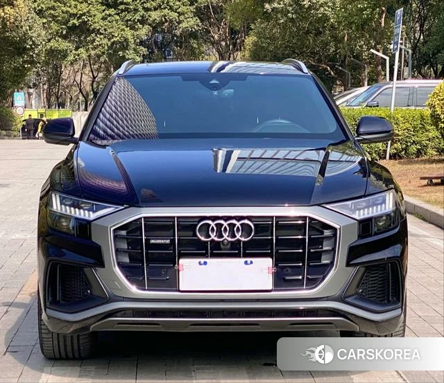 Audi Q8 2021 Черный из Китая