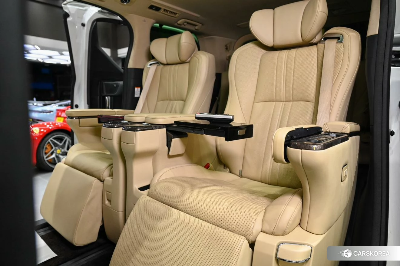Toyota Alphard 2021 Белый из Китая