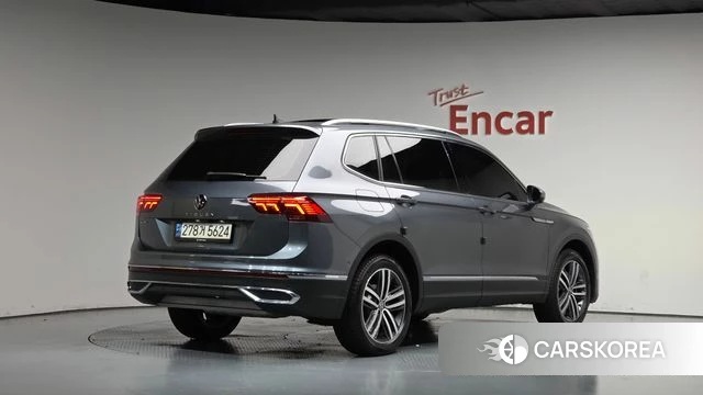 Volkswagen Tiguan Allspace 2023 Серый из Кореи