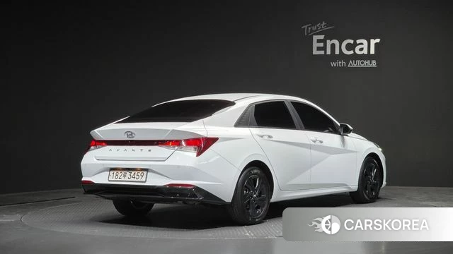 Hyundai Avante Hybrid (CN7) 2023 Белый из Кореи