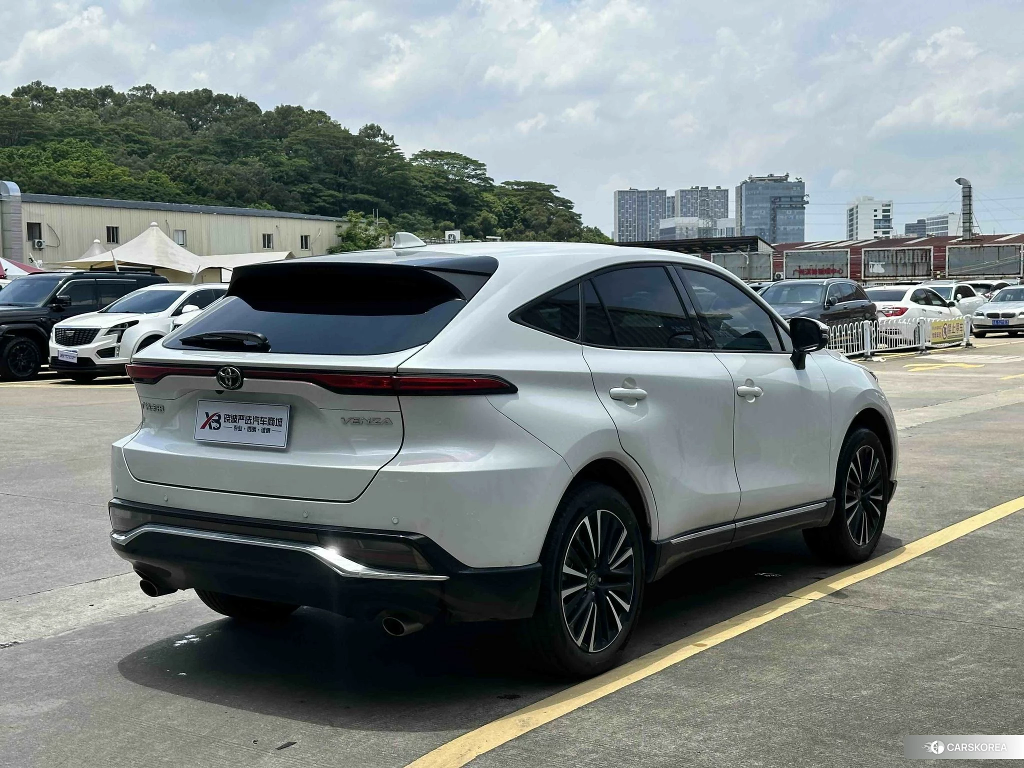 Toyota Venza 2023 Белый из Китая