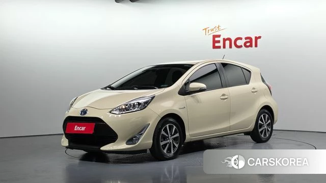 Toyota Prius C 2018 Жемчужный цвет из Кореи