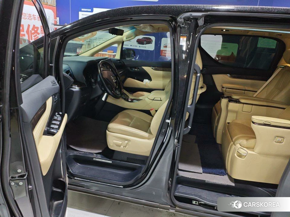 Toyota Vellfire 2021 Черный из Китая