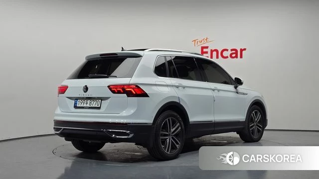 Volkswagen Tiguan second Generation 2022 Белый из Кореи