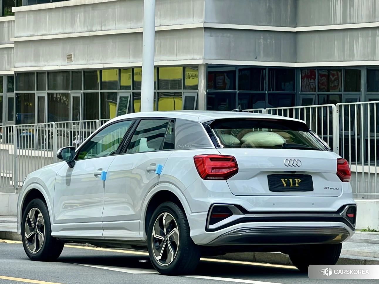 Audi Q2L 2021 Белый из Китая