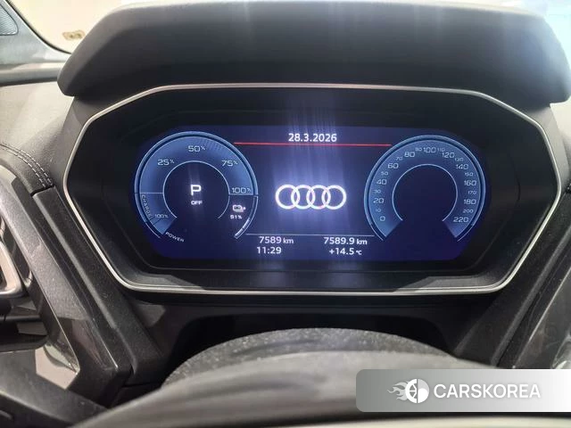 Audi Q4 2025 Темно-серый из Китая