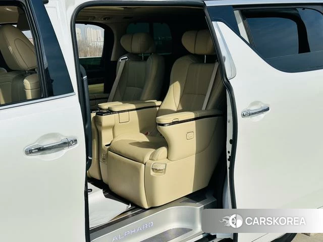 Toyota Alphard 2023 Белый из Китая