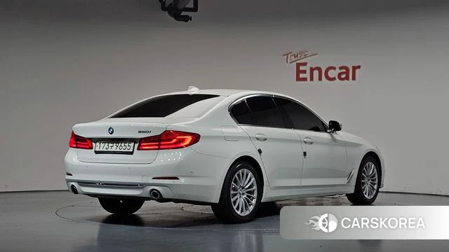 BMW 5 Series (G30) 2019 Белый из Кореи, фото 2