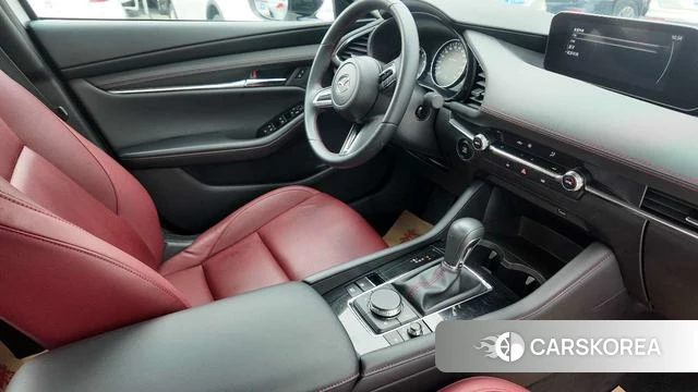 Mazda 3 2024 Белый из Китая