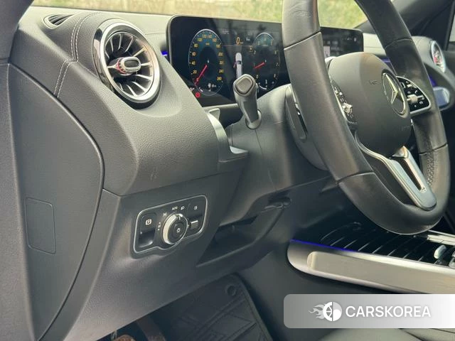 Mercedes-Benz GLB 2020 Белый из Китая