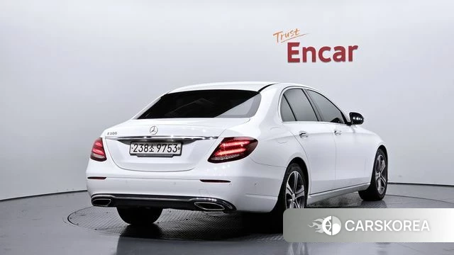 Mercedes-Benz E-Class W213 2018 Белый из Кореи