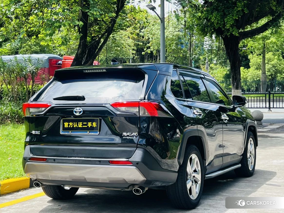 Toyota RAV4 2022 Черный из Китая