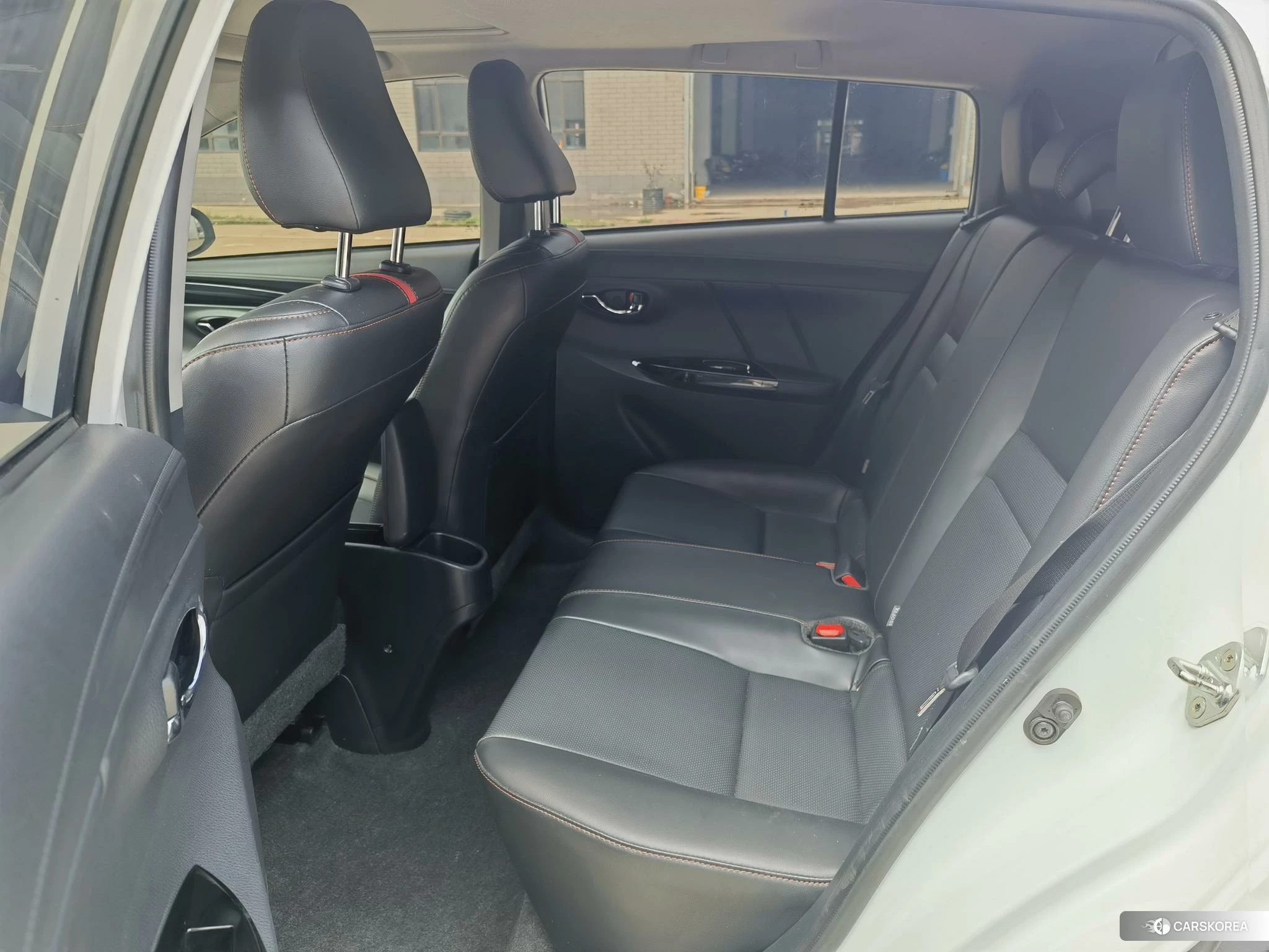 Toyota Yaris L 2021 Белый из Китая