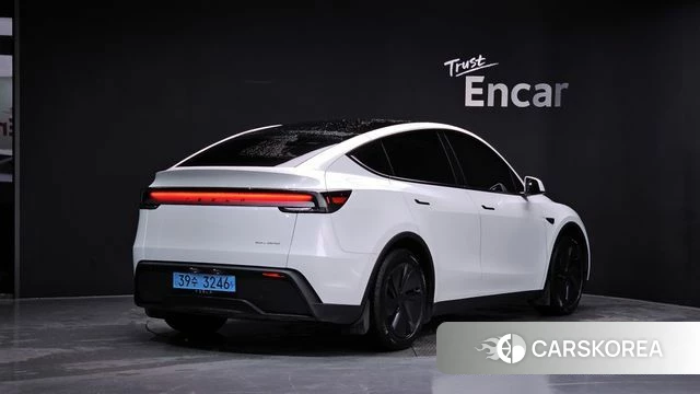 Tesla Model Y 2025 Белый из Кореи