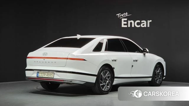 Hyundai Grandeur Hybrid (GN7) 2023 Белый из Кореи