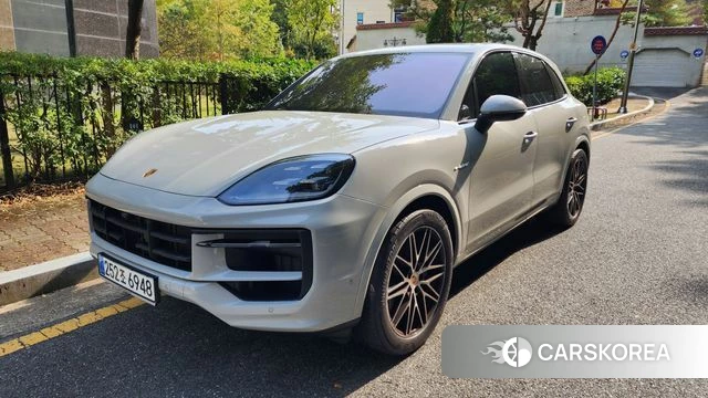Porsche Cayenne (PO536) 2025 Жемчужный цвет из Кореи