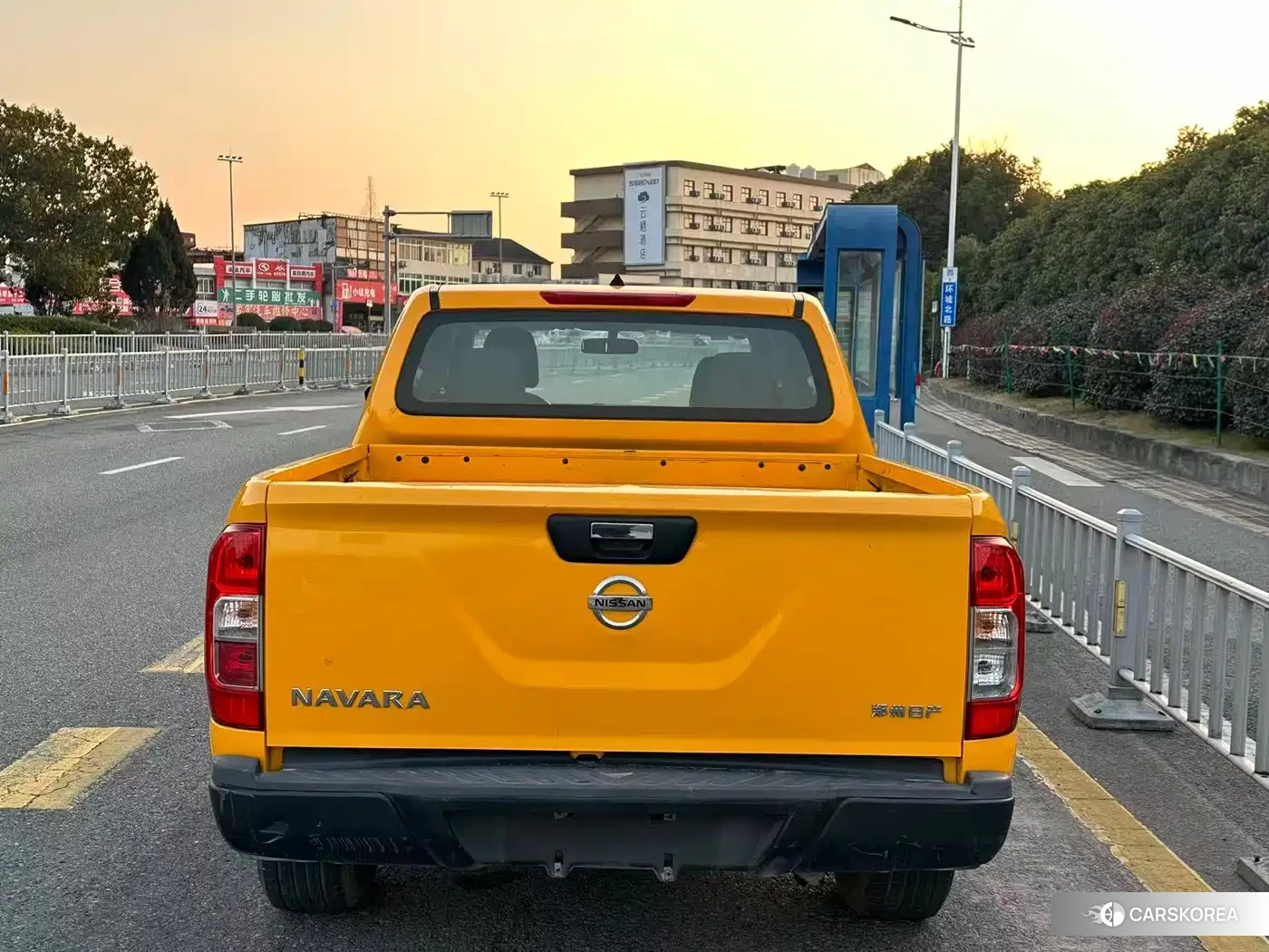 Nissan Navara 2021 Yellow/orange из Китая