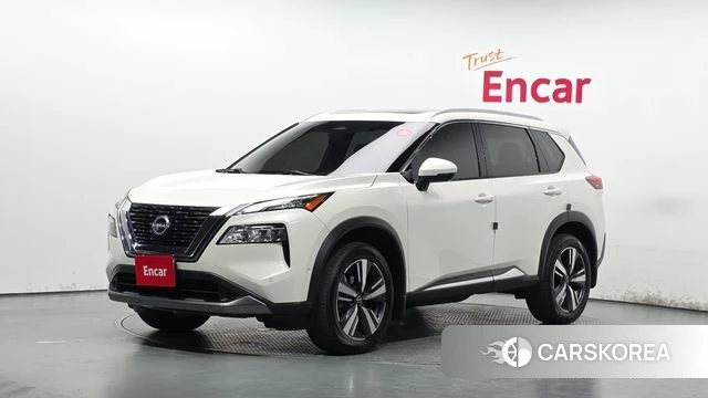 Nissan Log (T33) 2023 Жемчужный цвет из Кореи