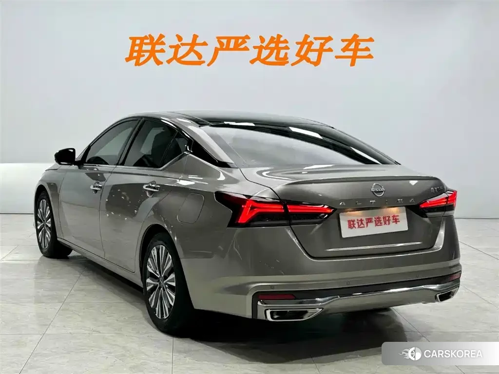 Nissan Altima 2022 Champagne/brown из Китая