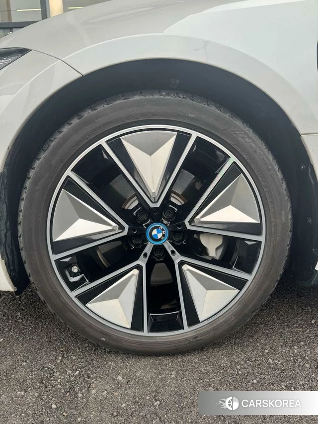 BMW i3 2024 Белый из Китая