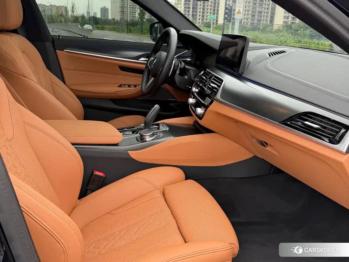 BMW 5 series 2023 Черный из Китая