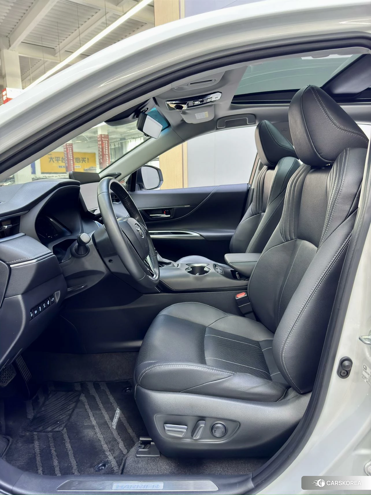 Toyota Harrier 2021 Белый из Китая