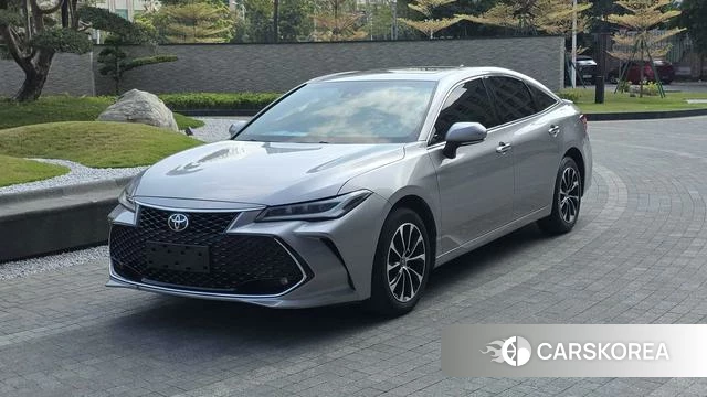 Toyota Avalon 2023 Серебристо-серый из Китая