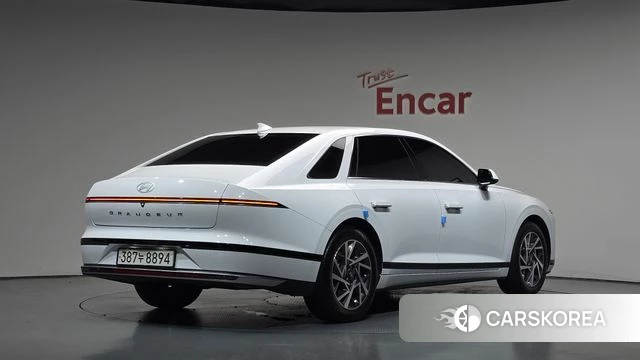 Hyundai Grandeur (GN7) 2023 Белый из Кореи