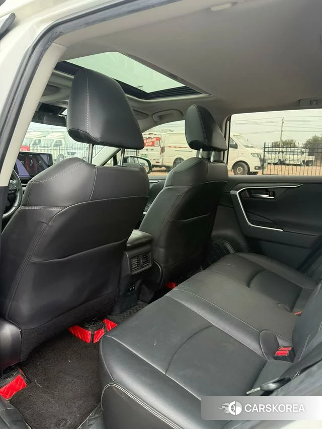 Toyota RAV4 2021 Белый из Китая
