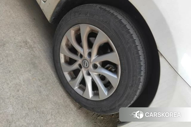 Nissan Sylphy 2024 Белый из Китая