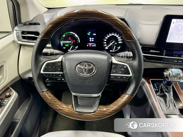 Toyota Granvia 2025 Белый из Китая