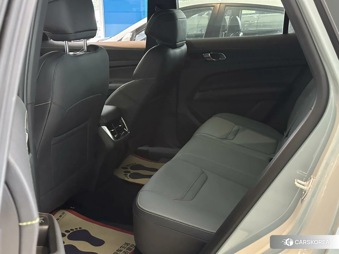 Ford Equator 2024 Серебристо-серый из Китая
