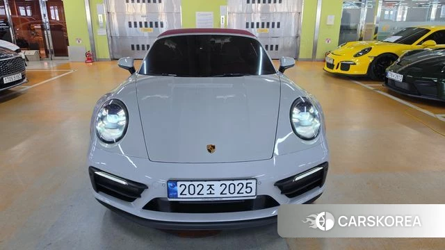 Porsche 911(992) 2023 Серебристо-серый из Кореи
