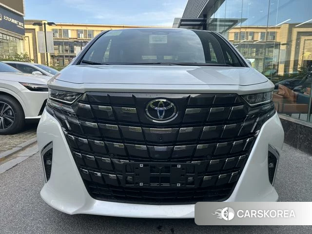 Toyota Alphard 2025 Белый из Китая