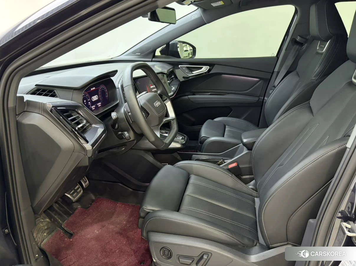 Audi Q4 2023 Синий из Китая, фото 2
